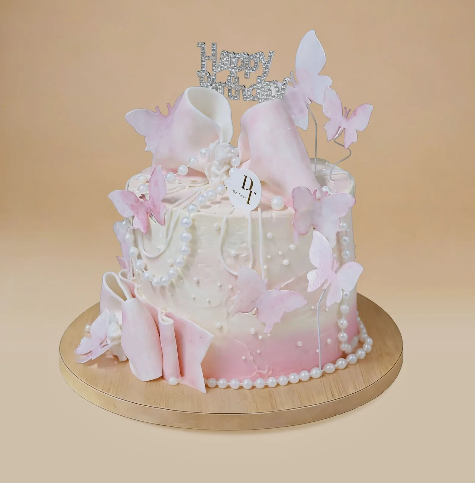 Pearl & Ribbon Fantasy Cake