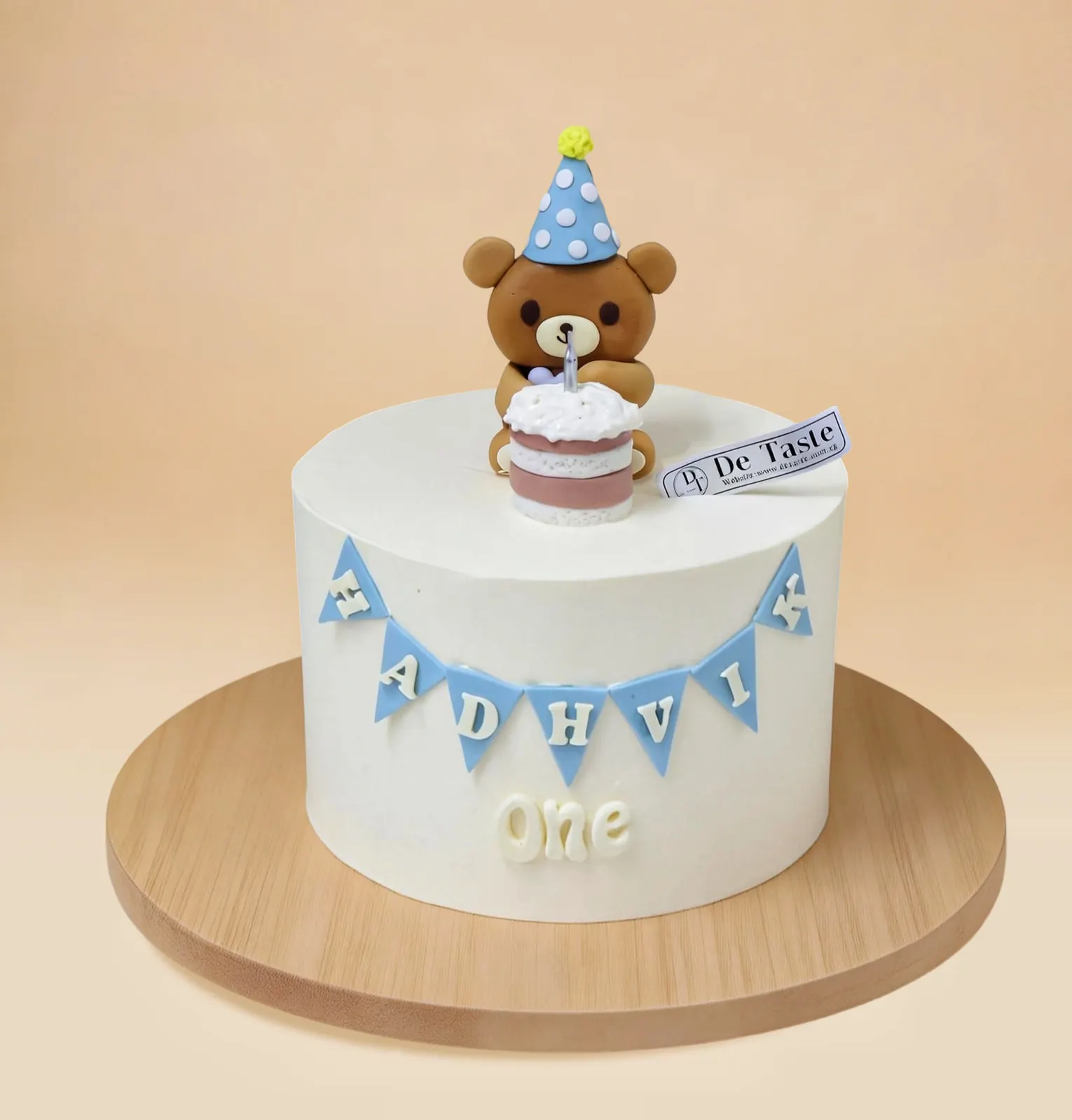 The Bear Turn One Cake