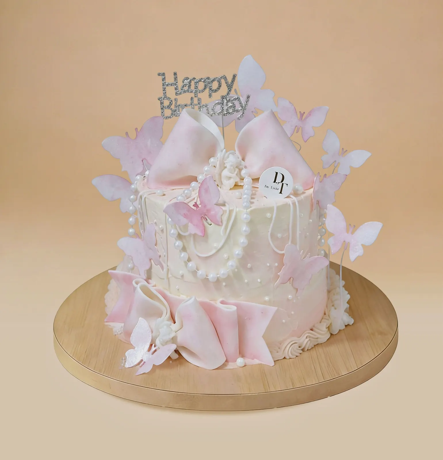Pearl & Ribbon Fantasy Cake