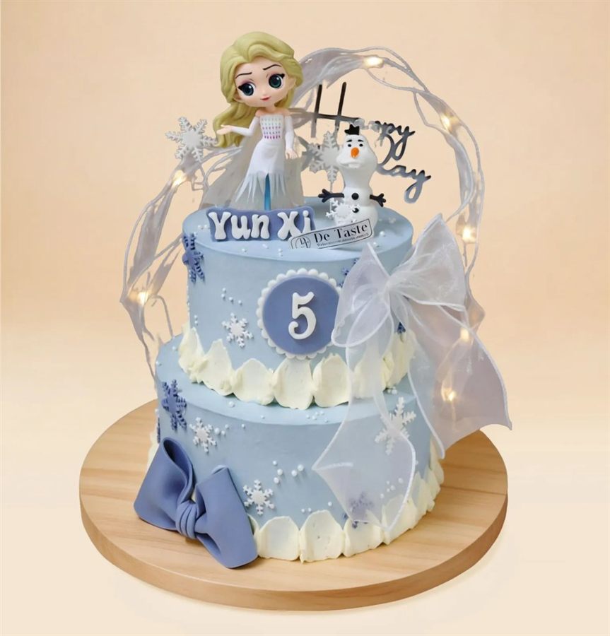 Elsa’s Frozen Cake